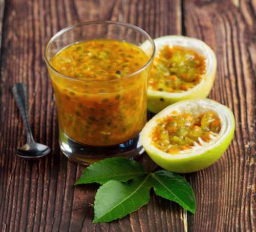 Un jus ou milkshake de fruit de la passion, un délice pour accompagner les plats