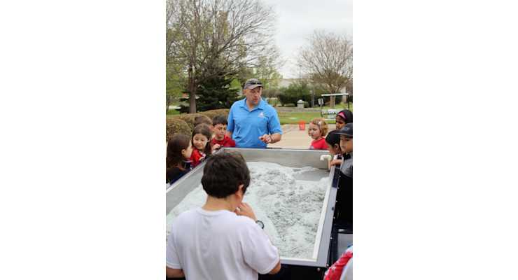 UTRWD Teacher teaching students