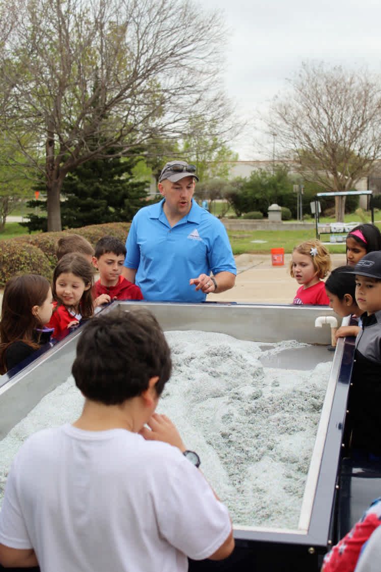 UTRWD Teacher teaching students