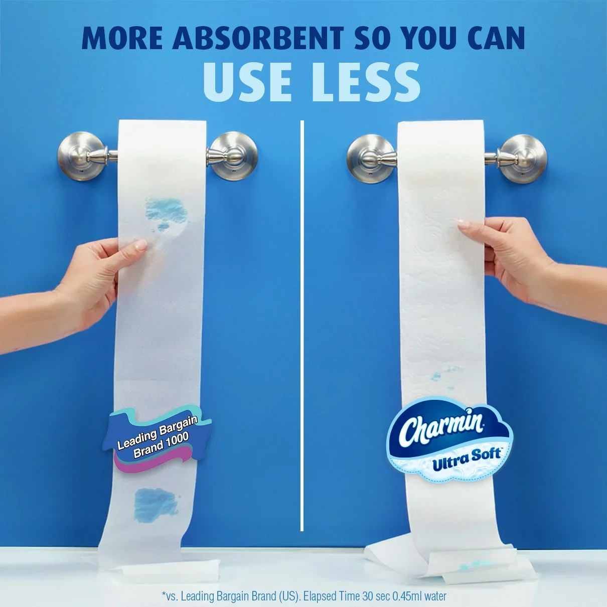 Démonstration de la feuille Ultra Soft à bordure ondulée qui se déchire en douceur comparativement à une feuille du concurrent
