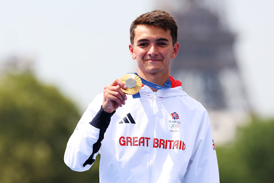 Yee throws triathlon script in the Seine to claim Olympic gold in Team ...
