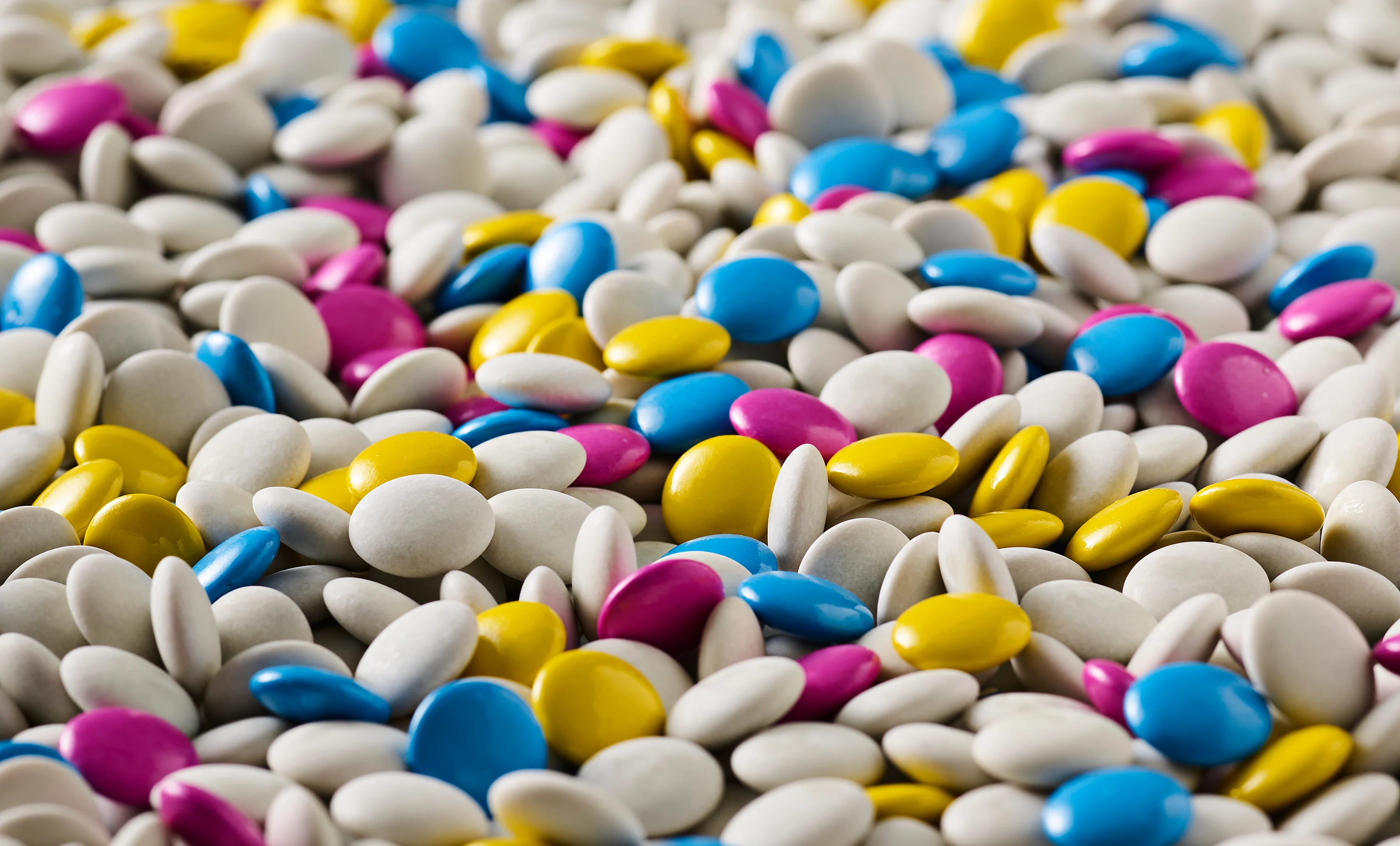 Oterra-white-undercoat-dragee-bright-wallpaper 0818