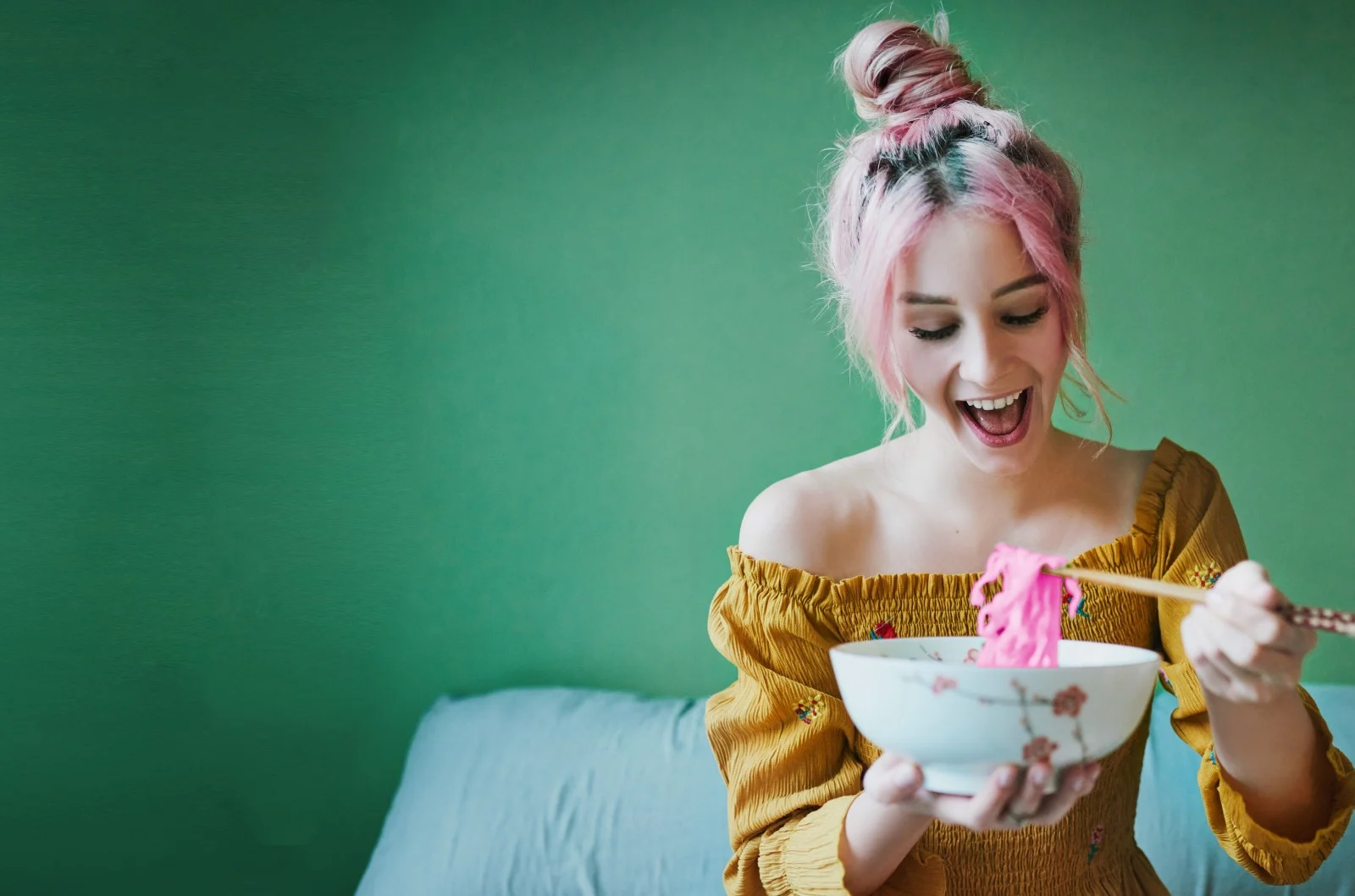 Oterra-lady-with-noodles (1)