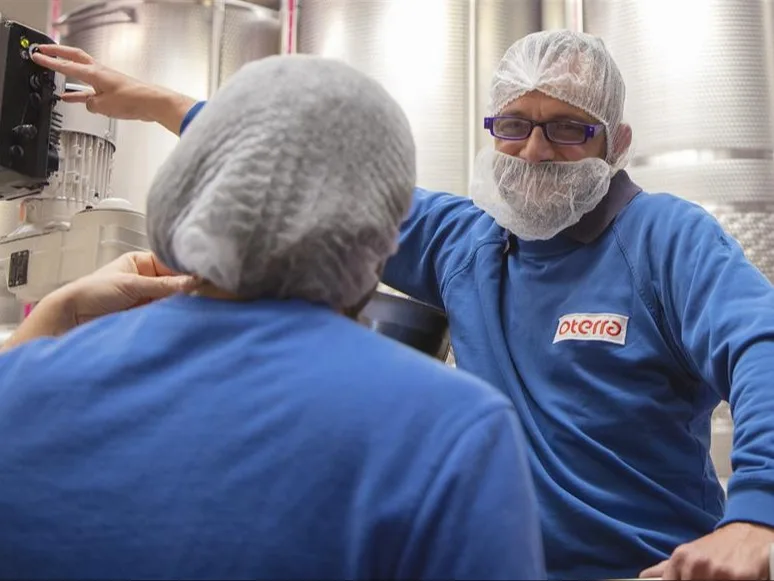 Oterra Canossa Men working.jpg