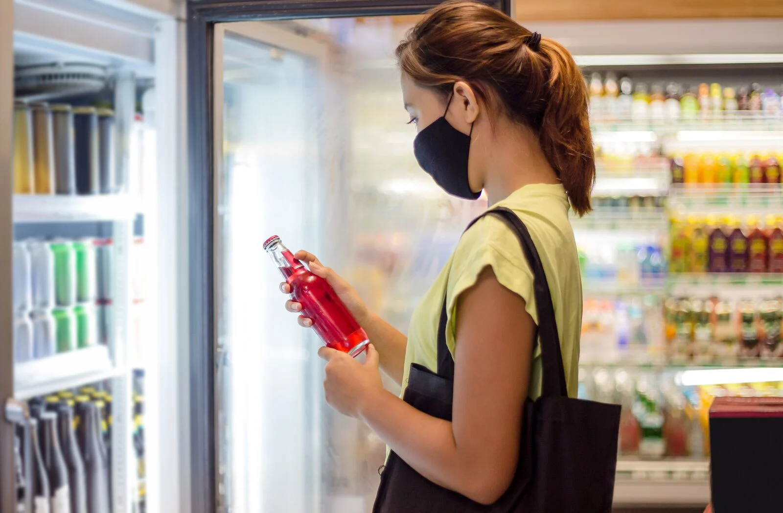 large-Oterra-lady-in-supermarket-red-soda