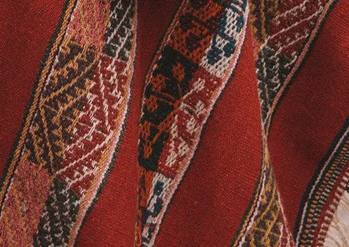 Peruvian cloth colored with carmine. Complements Alex Azabache