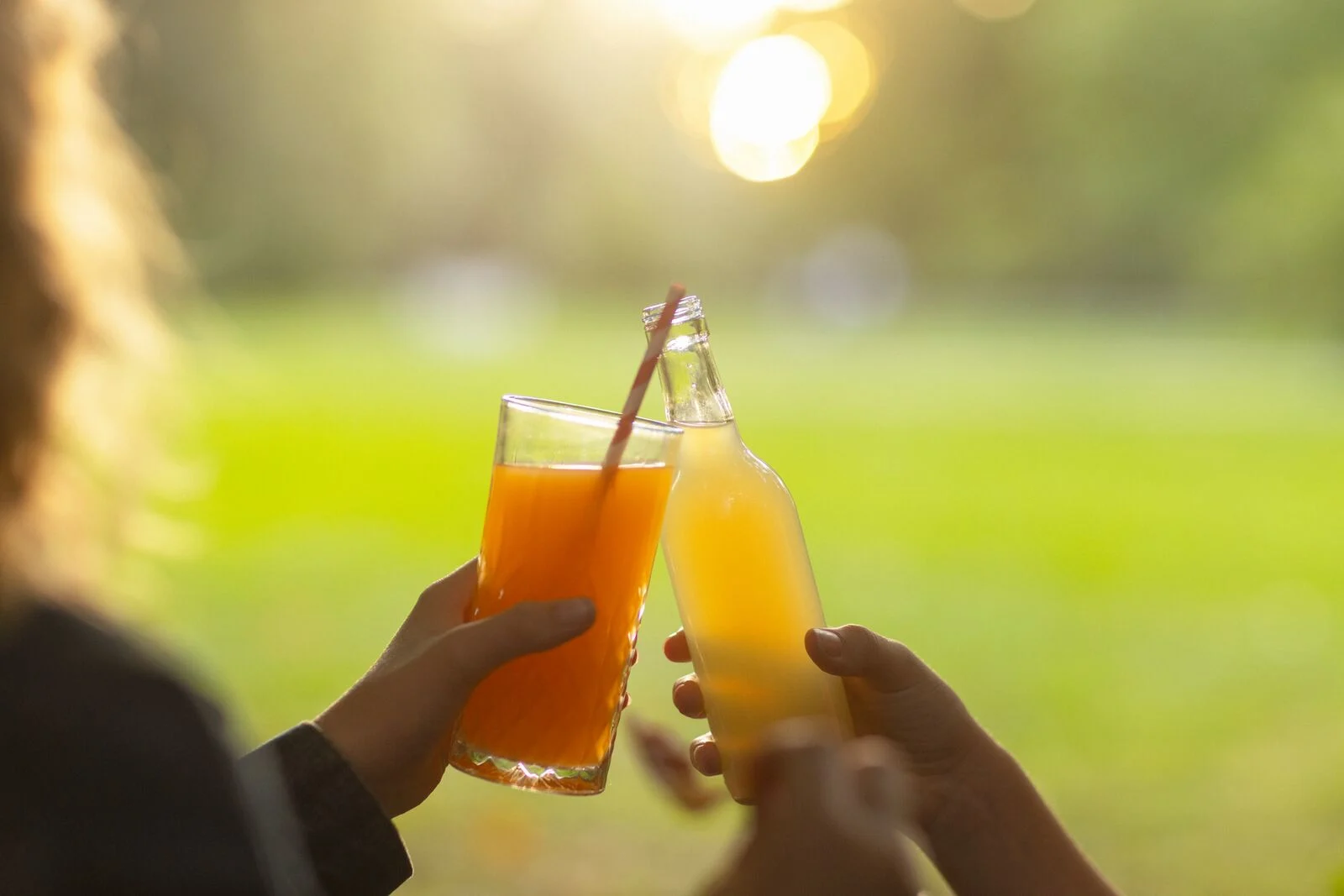 large-Oterra-beverage-hands-sun-LS-1125