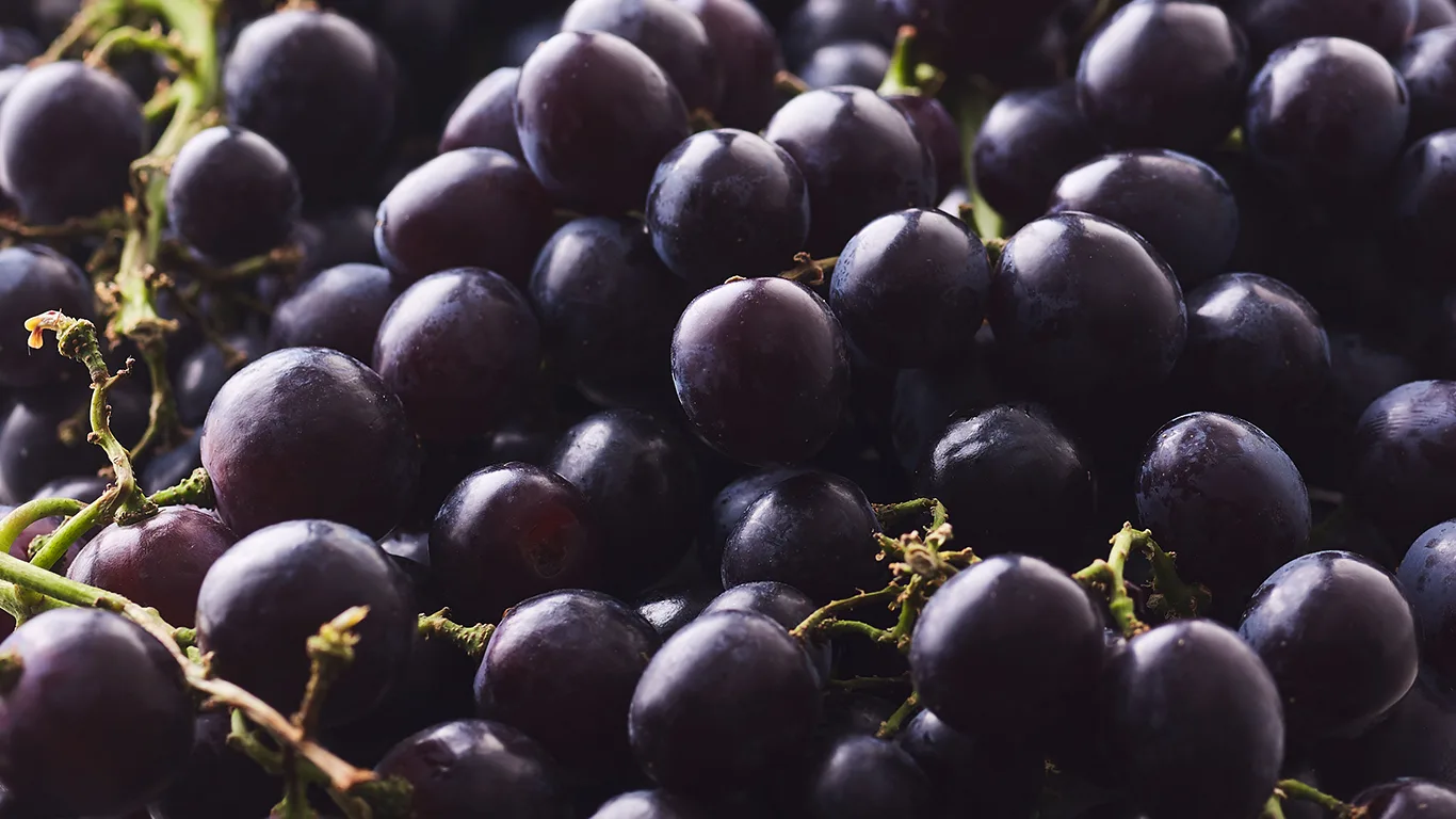 Raw-dark grapes-wallpaper-landscape Arch