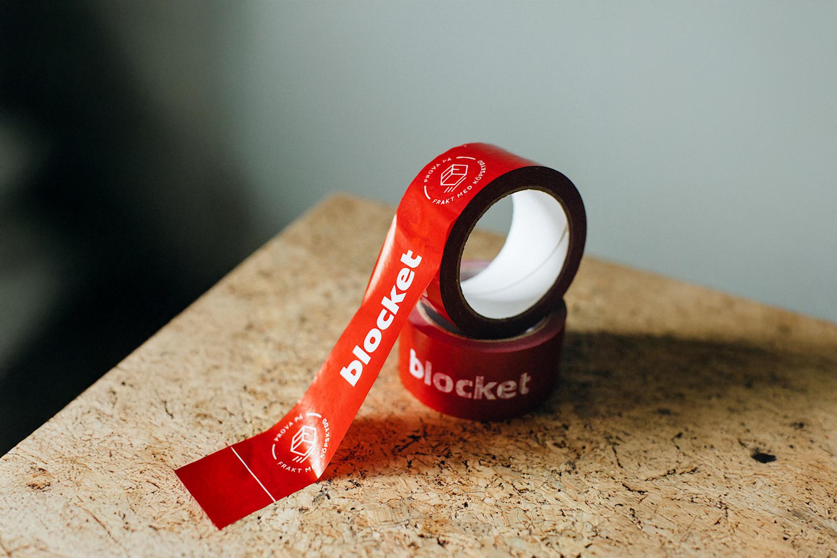 RÖd tejprulle med blocket.text