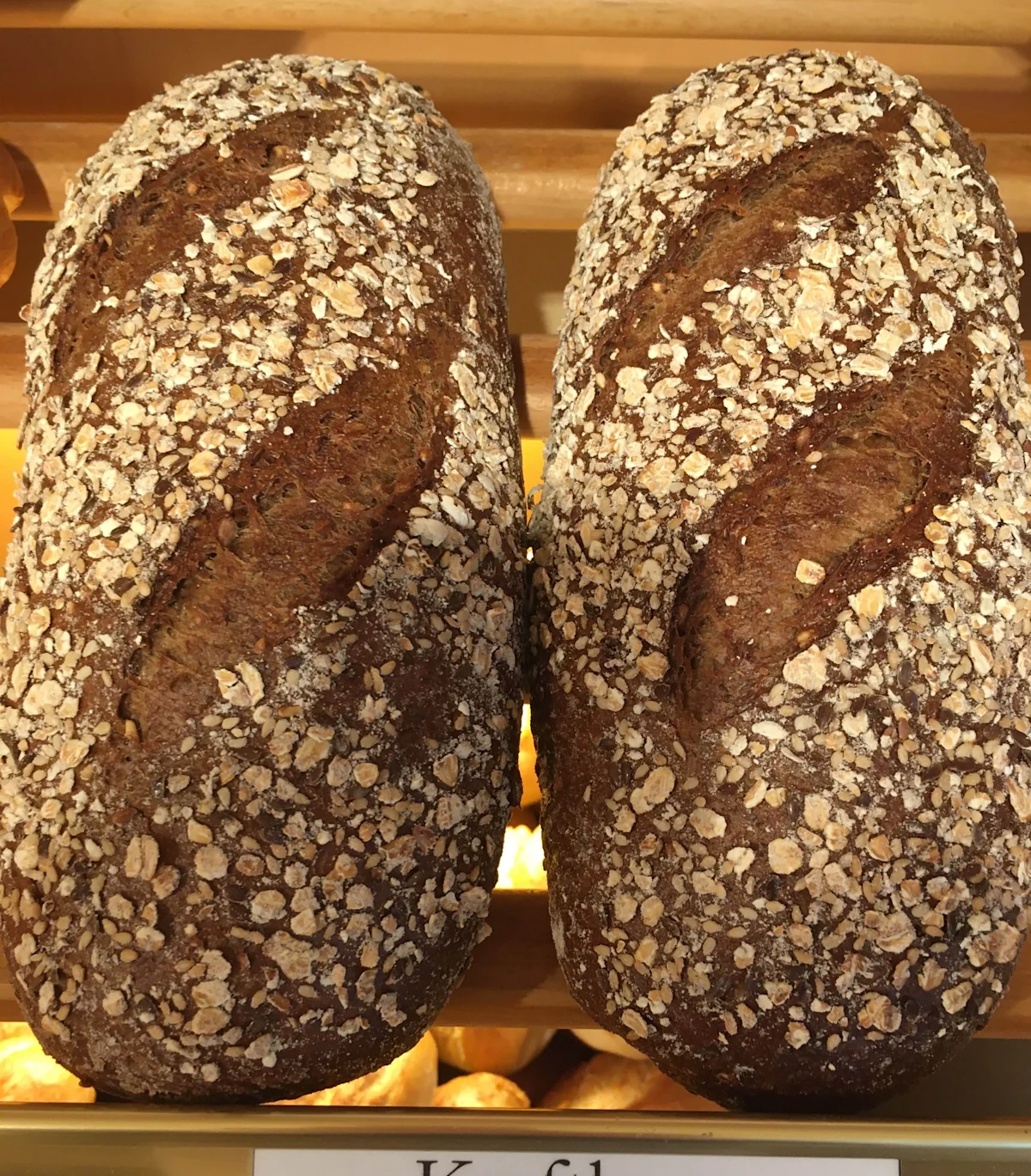 Marktstand der Konditorei Heider auf dem Grünen Markt in Prien am Chiemsee