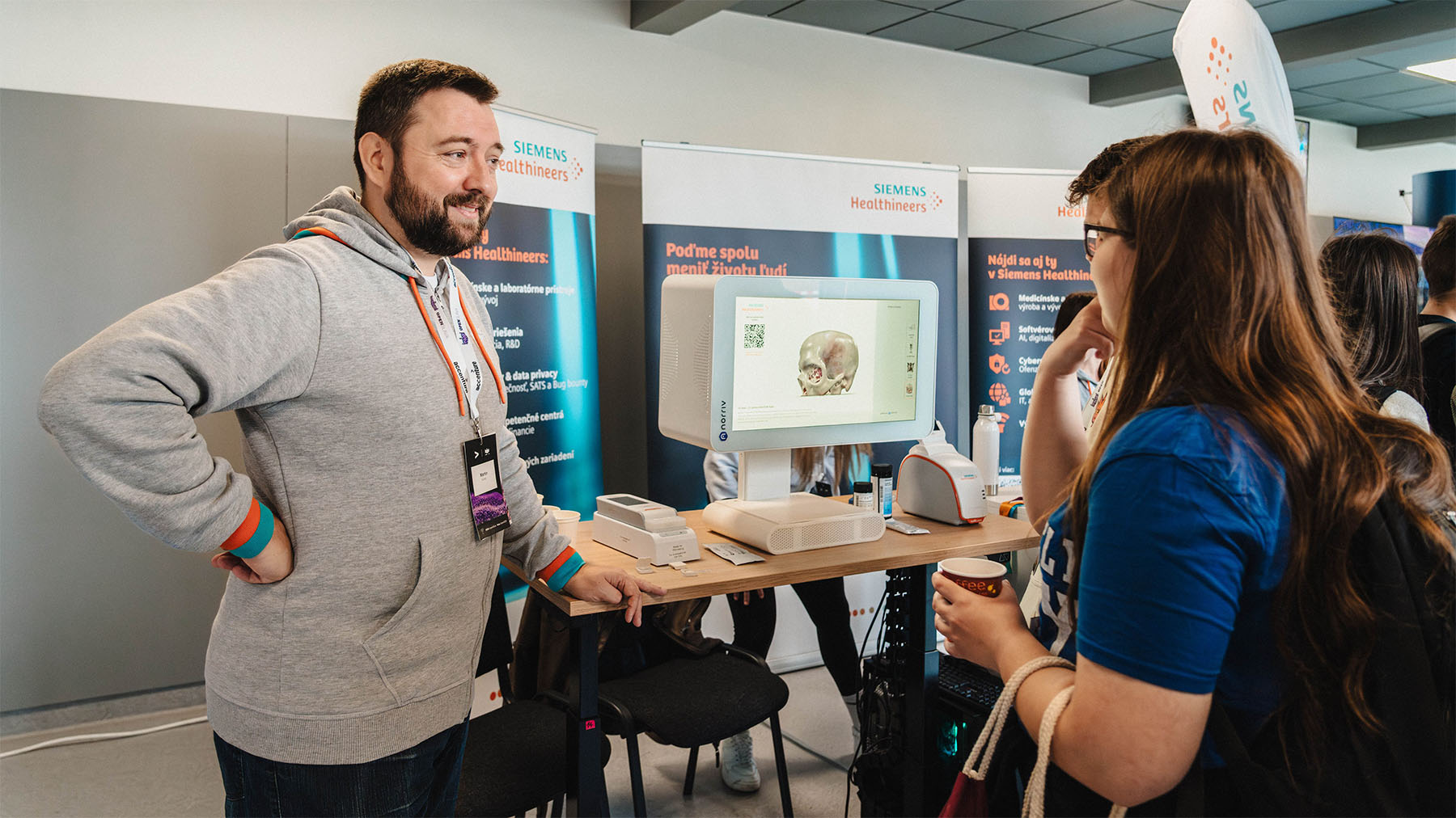 Siemens Healthineers chose norriv, a Slovak pioneer in holographic technology. Together we created an interactive holographic experience built around the compact Hologram Box S, where visitors could interact with high quality 3D visualizations of human organs and Siemens Healthineers diagnostic systems.