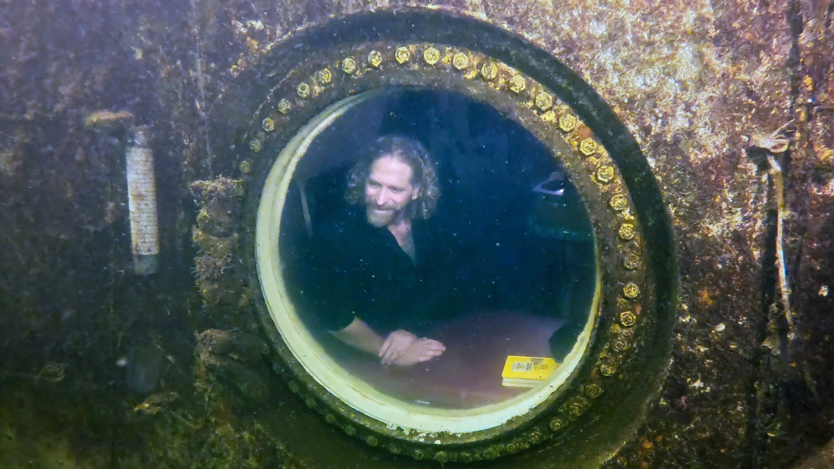 Florida Man Living Underwater Won't Resurface Even After Breaking Record