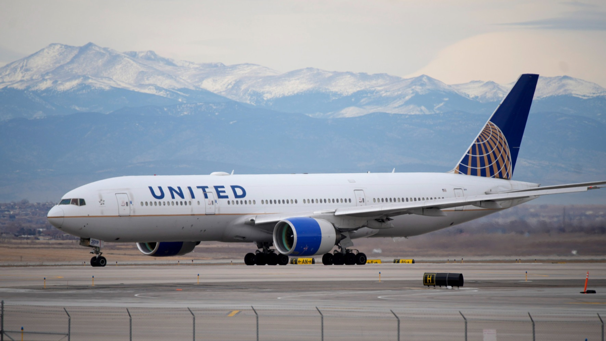 United Pilots to Picket; Airline Unions Press for Higher Pay
