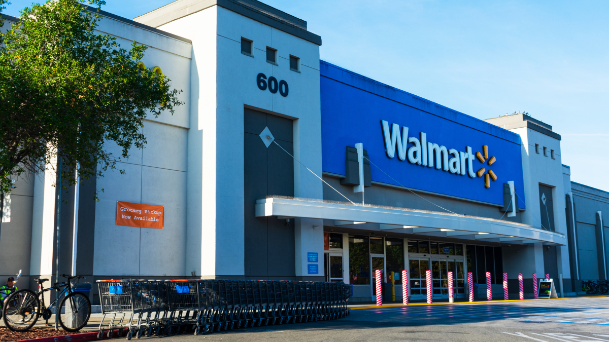 Walmart Soars as Trump Congratulates on 'Great' Earnings