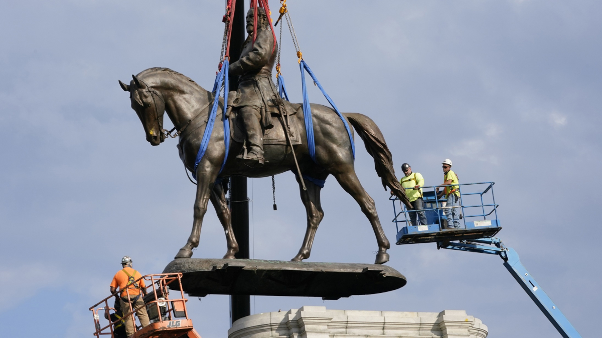 Experts Pull Documents, Money From Lee Statue Time Capsule
