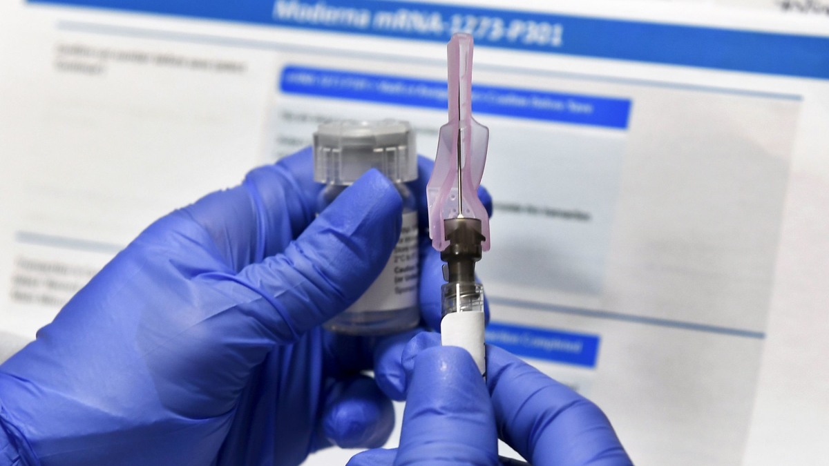 U.S. Awaits Word on 2nd Vaccine as COVID-19 Outbreak Worsens