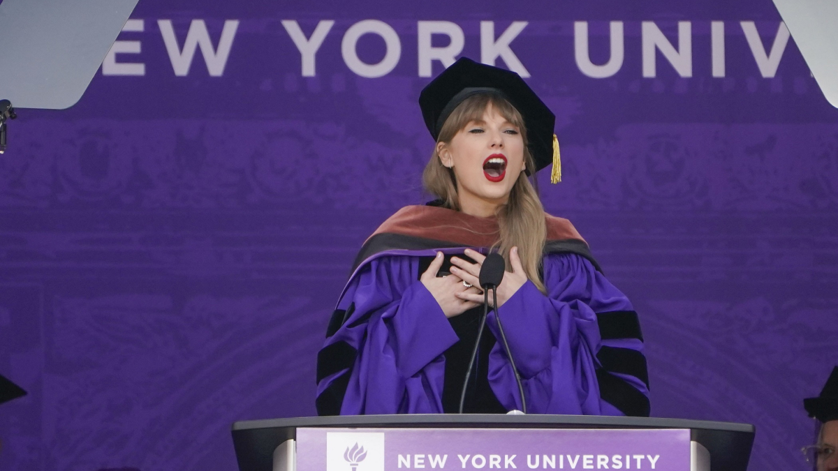 Taylor Swift Gets Honorary Degree From New York University