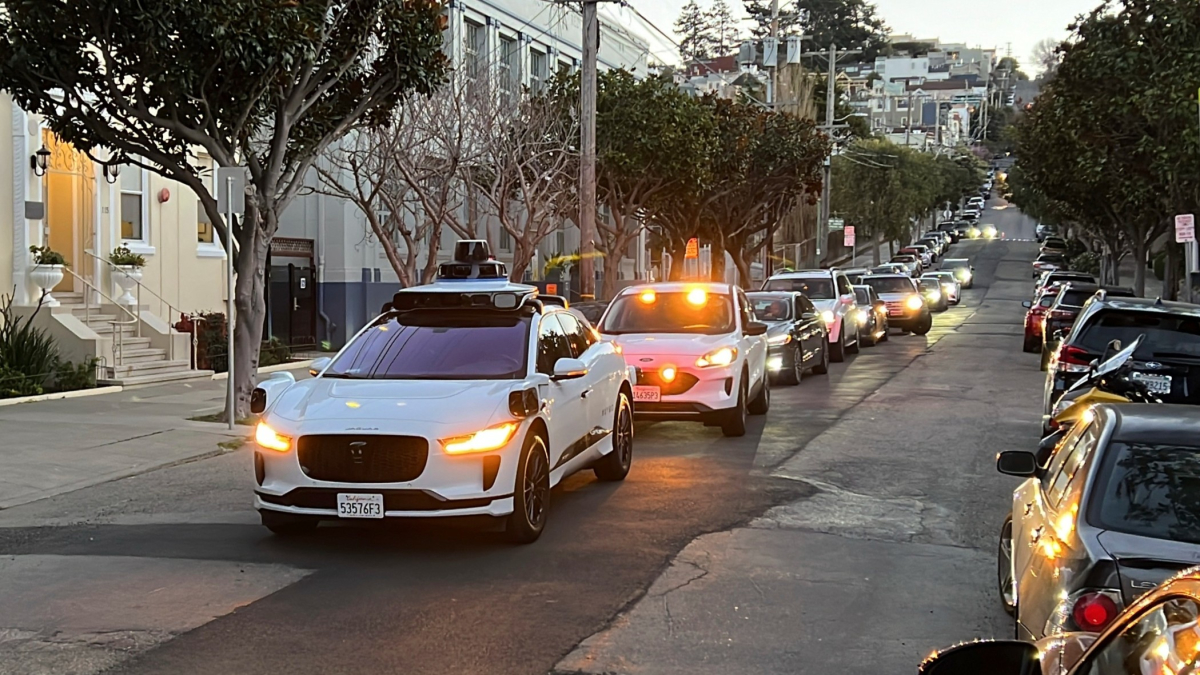 Driverless Taxis Expand in San Francisco Over Safety Concerns