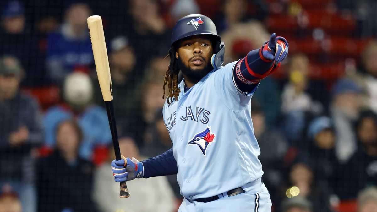 Blue Jays star Vladimir Guerrero Jr gifts bat to child who beat cancer