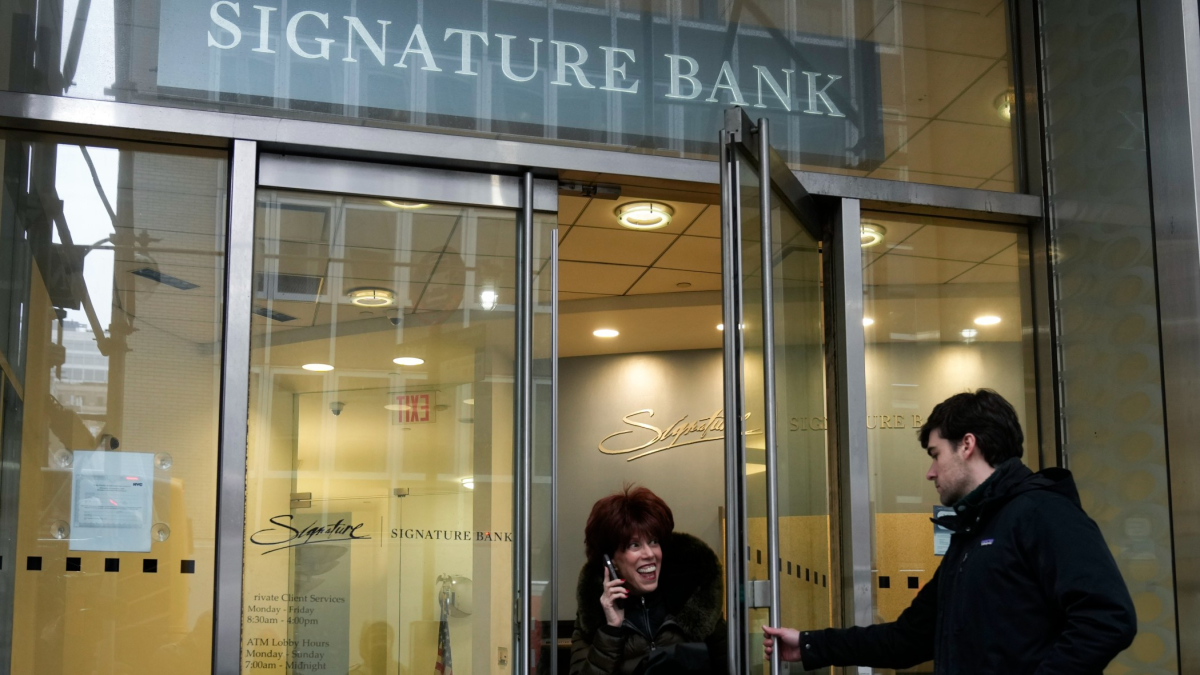 New York Community Bank to Buy Failed Signature Bank
