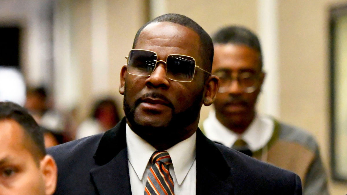 Jury Gets R. Kelly's Child Pornography and Trial-Fixing Case