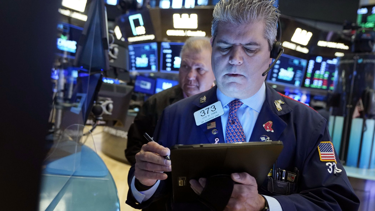 Wall Street Closes a Tumultuous Week With More Record Highs