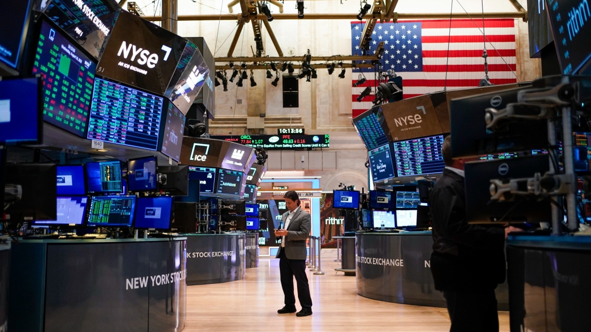 Stocks End Mixed on Wall Street Amid Weak Tech Earnings