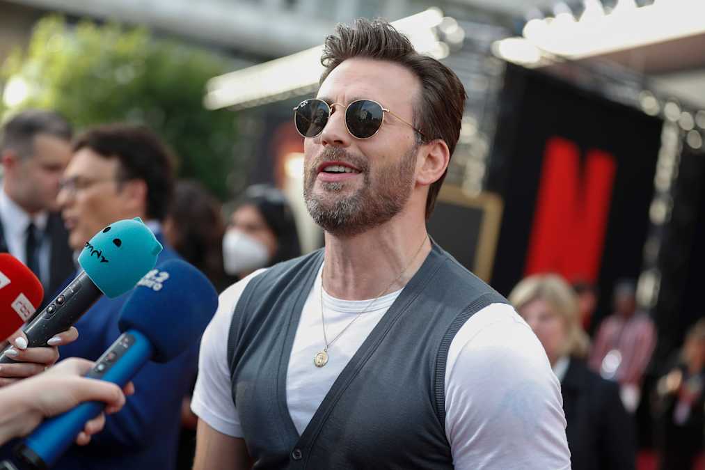 Chris Evans Partners With Dog Food Brand Jinx