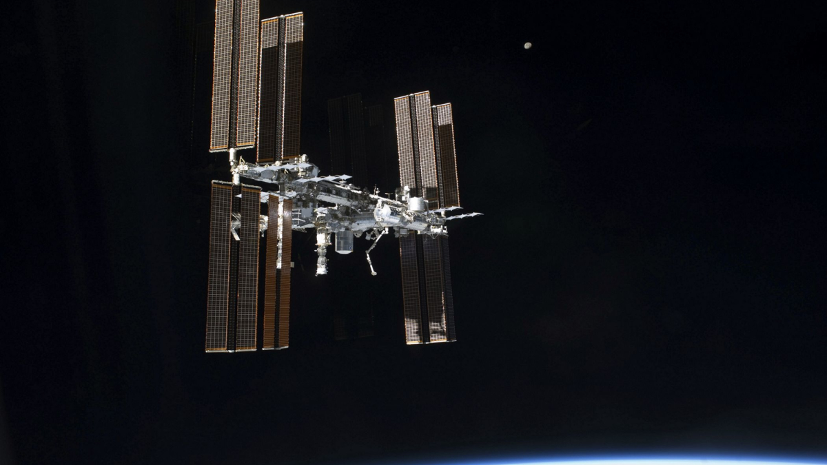 Space Station Air Leak Forces Middle-of-Night Crew Wakeup