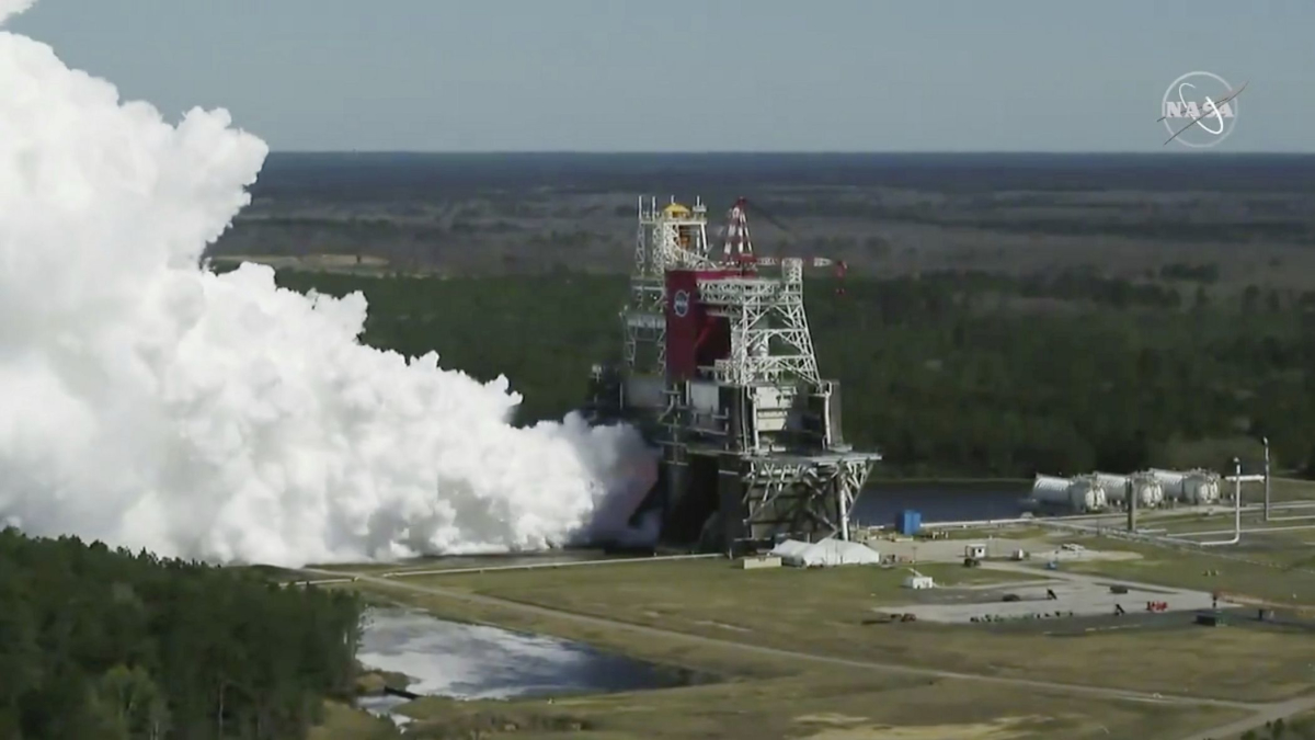 NASA Completes Engine Test Firing of Moon Rocket on 2nd Try