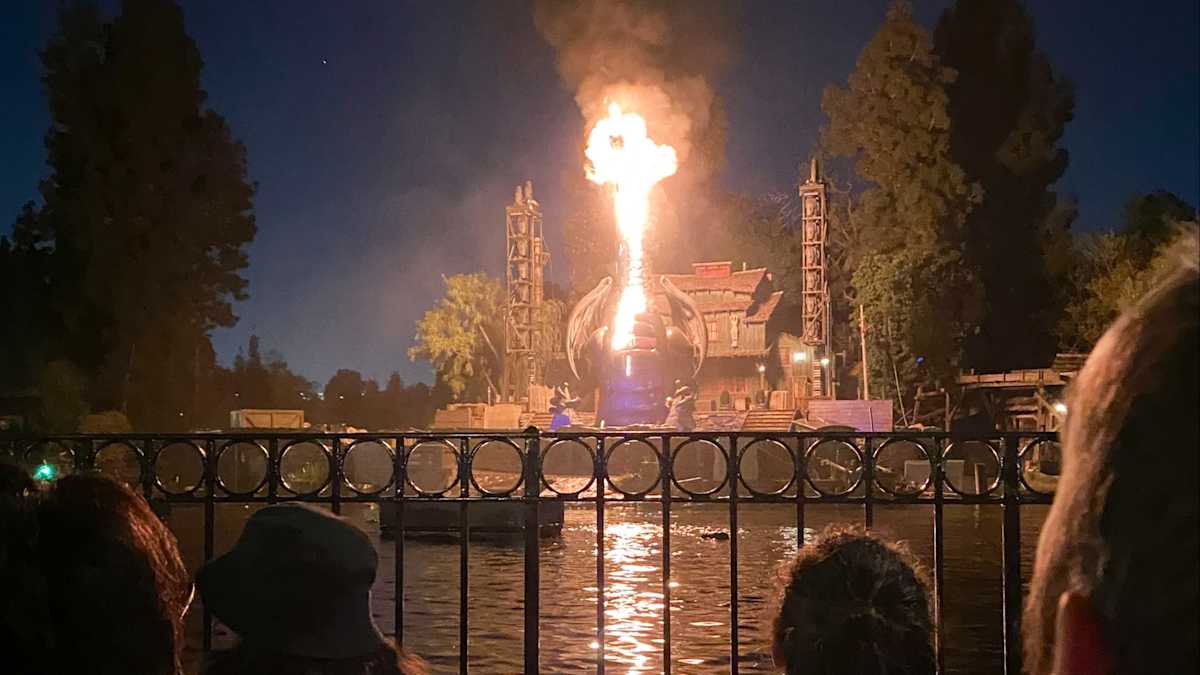 Animatronic Dragon Bursts Into Flames During Disneyland Show