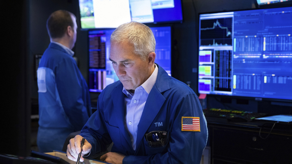 Stocks Fall Again, Handing Wall Street Another Losing Week