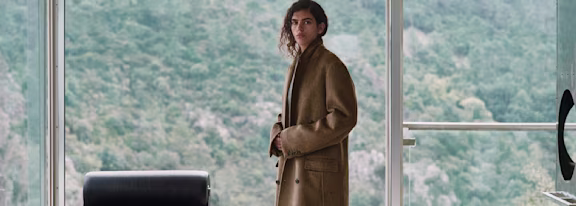 Home Page Large]  – Grid – Row 1 - Col - AW25 - LAUNCHES - PHOEBE PHILO [DESK] - CC - IMG