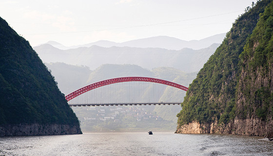 home_blog_20150928_chasm_bridge_560x320.jpg