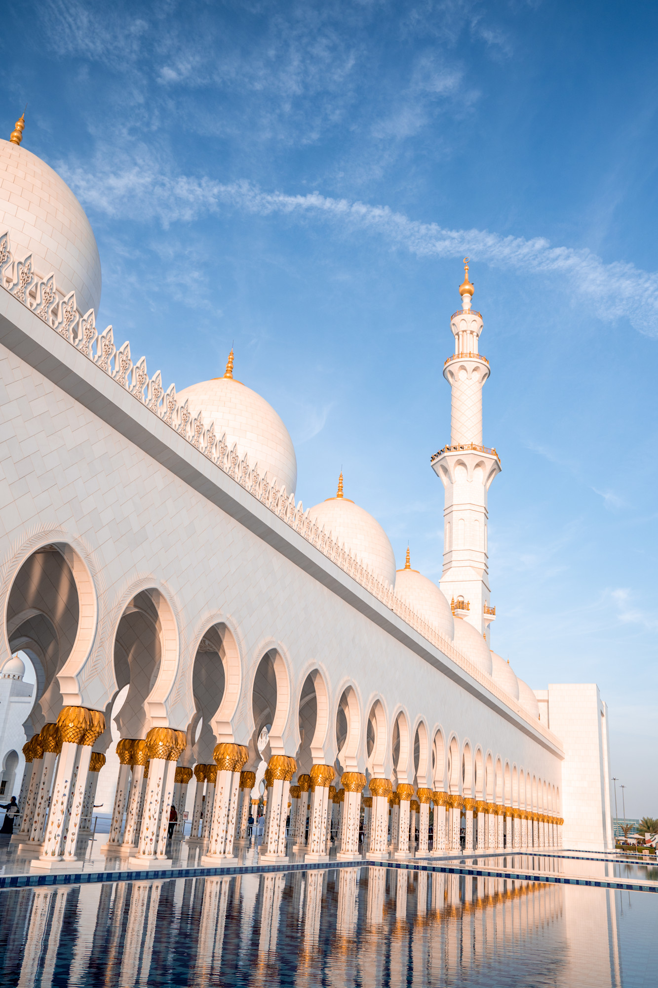 sheikh-zayed-grand-mosque-sunlight-blue-sky-abu-dhabi-united-arab-emirates.jpg