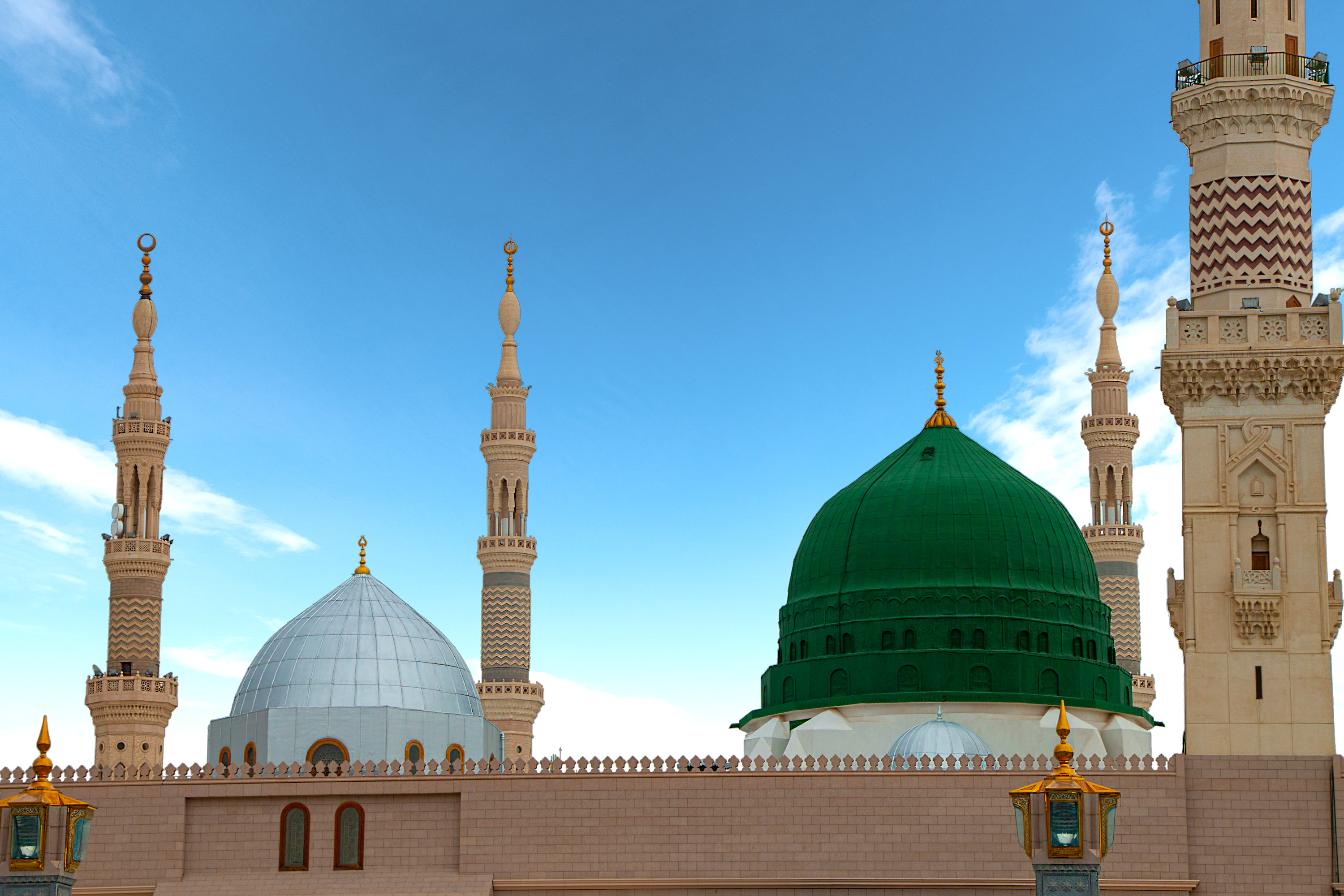 medina-saudi-arabia-11-may-2017-green-dome-close-up-prophet-mohammed-mosque-al-masjid-nabawi.jpg