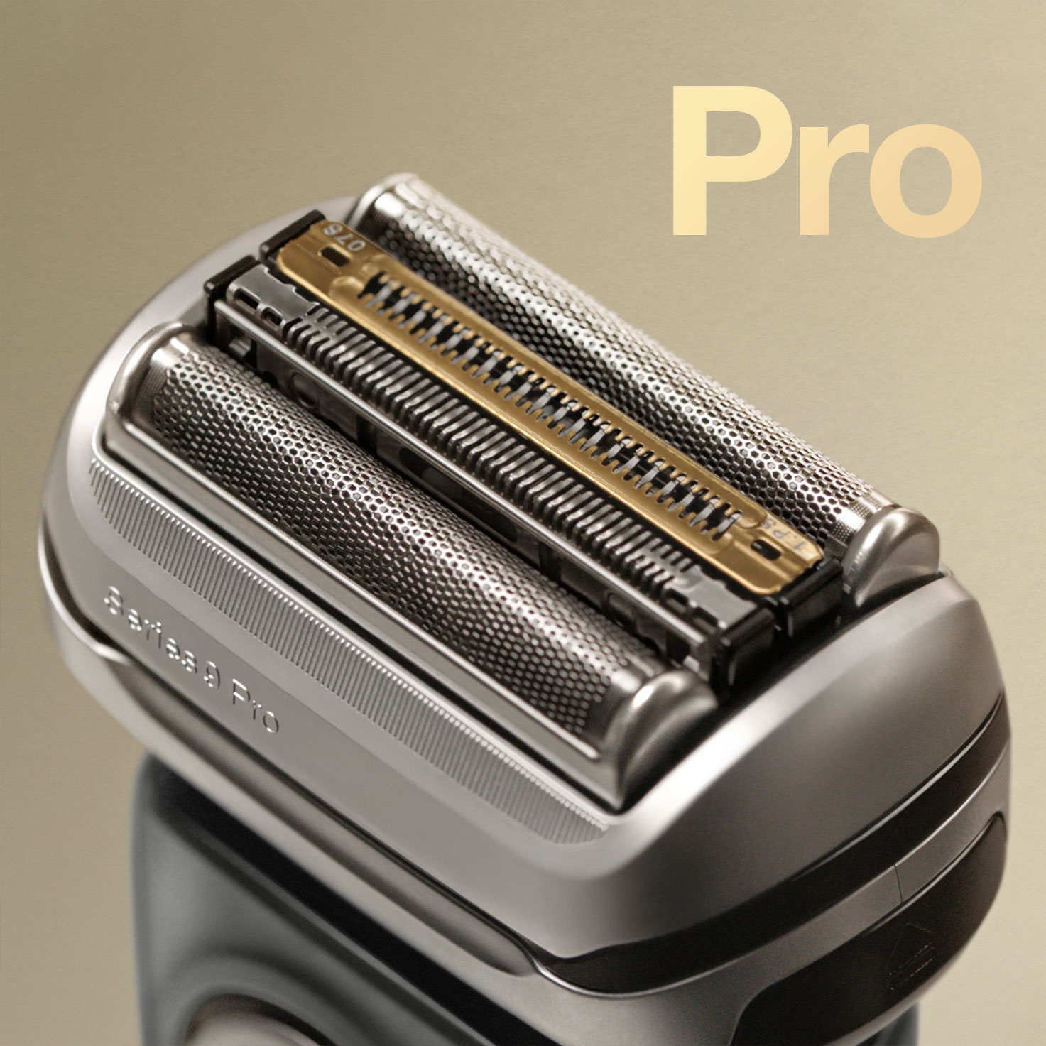 Series 9 Pro 9465cc Wet & Dry shaver with SmartCare center and travel case,  noble metal.