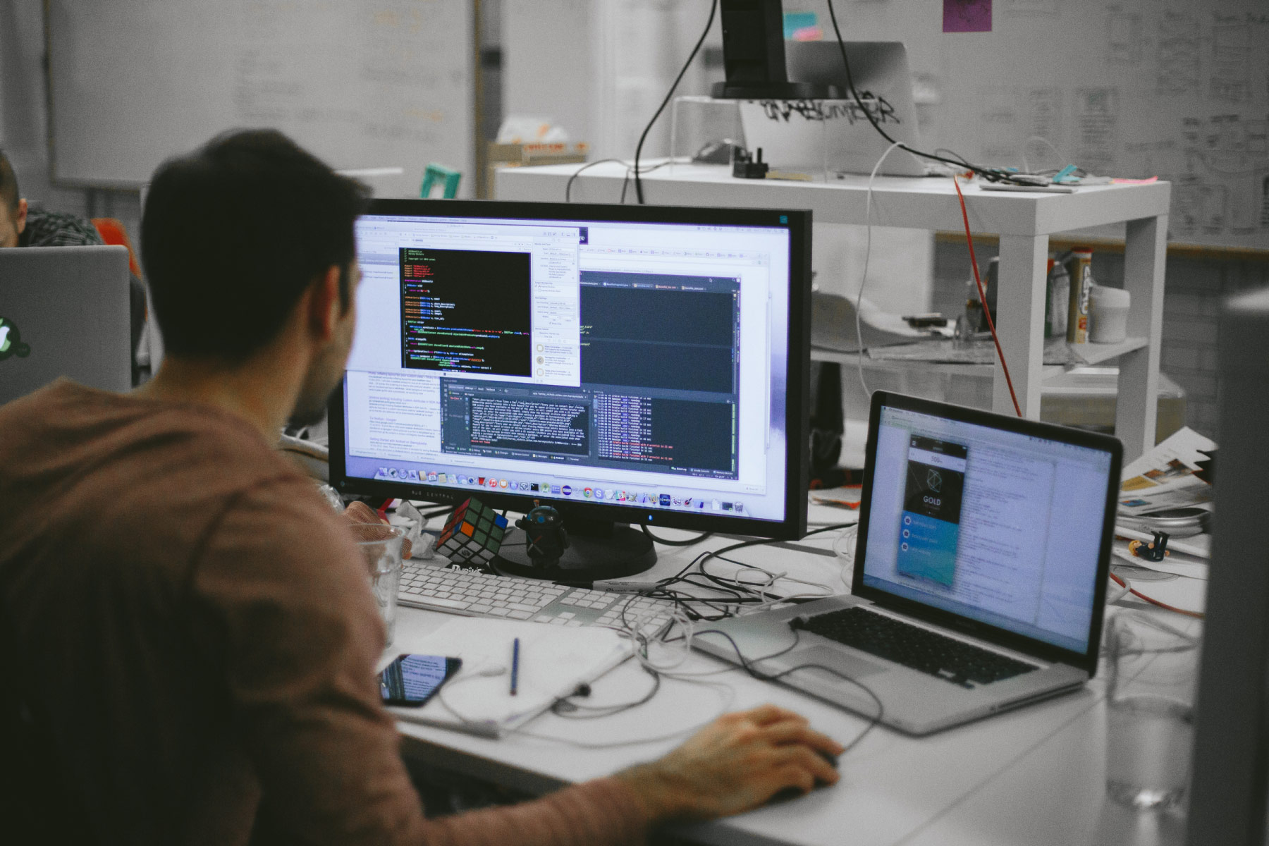 Luke-coding-1800x1200