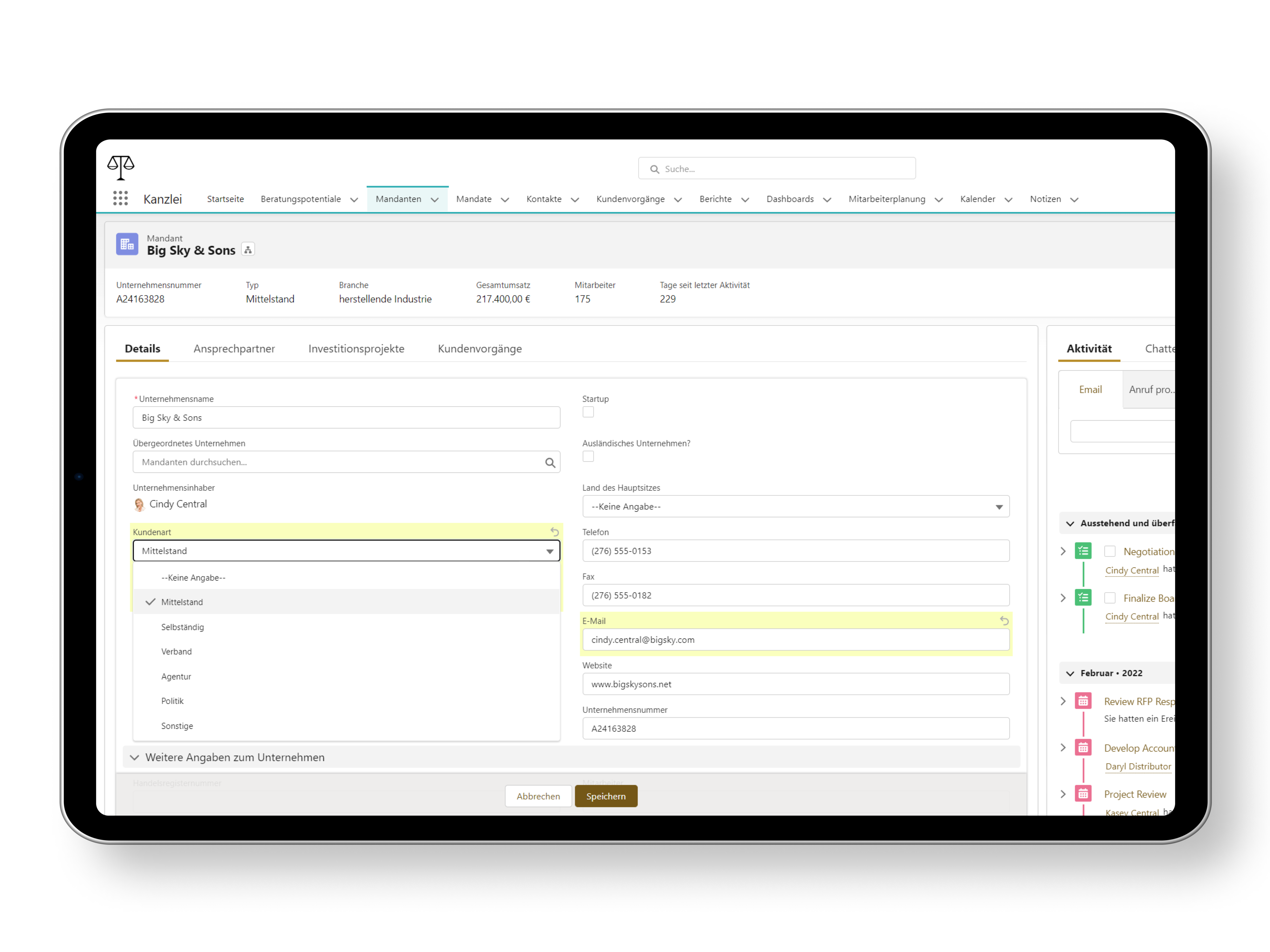 Screenshot einer Mandantenakte innerhalb der Salesforce Oberfläche mit den wichtigsten Unternehmensdaten und Aktivitäten. 