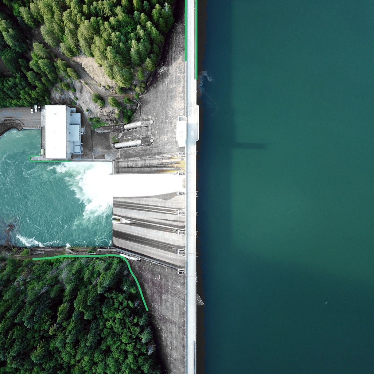 Wasserkraftwerk aus Vogelperspektive