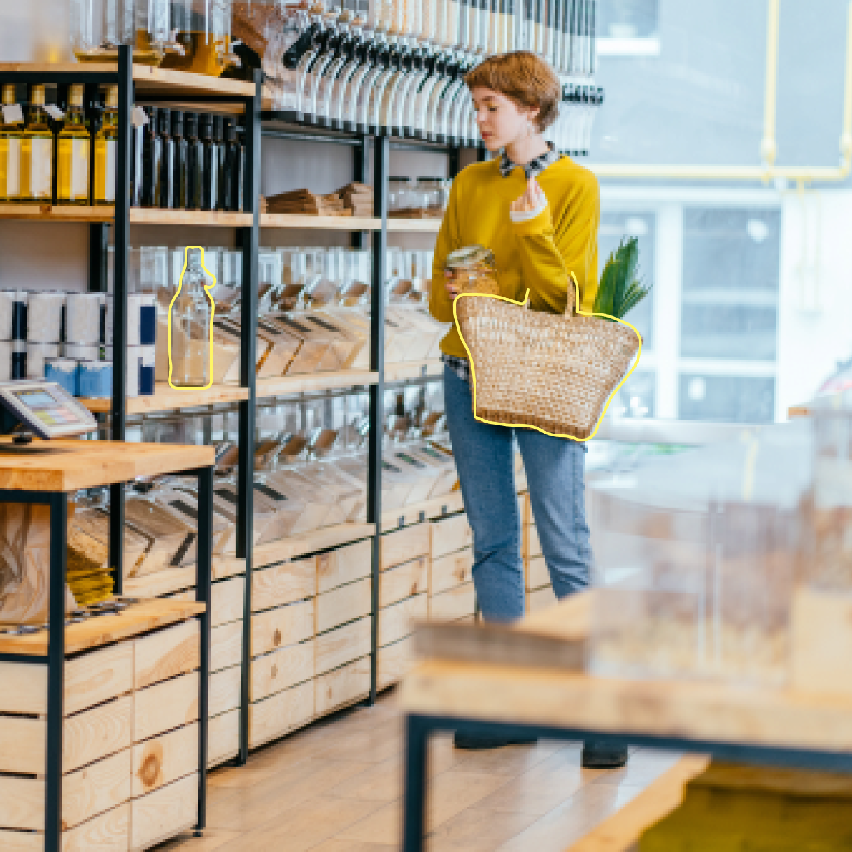 Frau am einkaufen in Einzelhandel