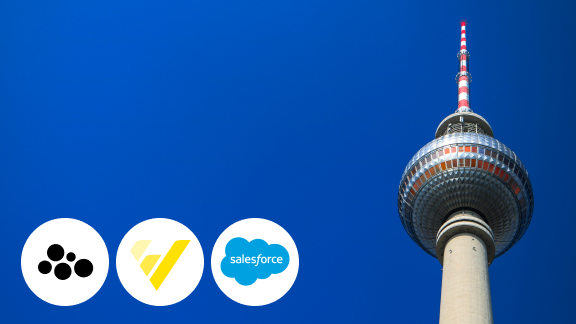Berliner Fernsehturm vor blauem Himmel