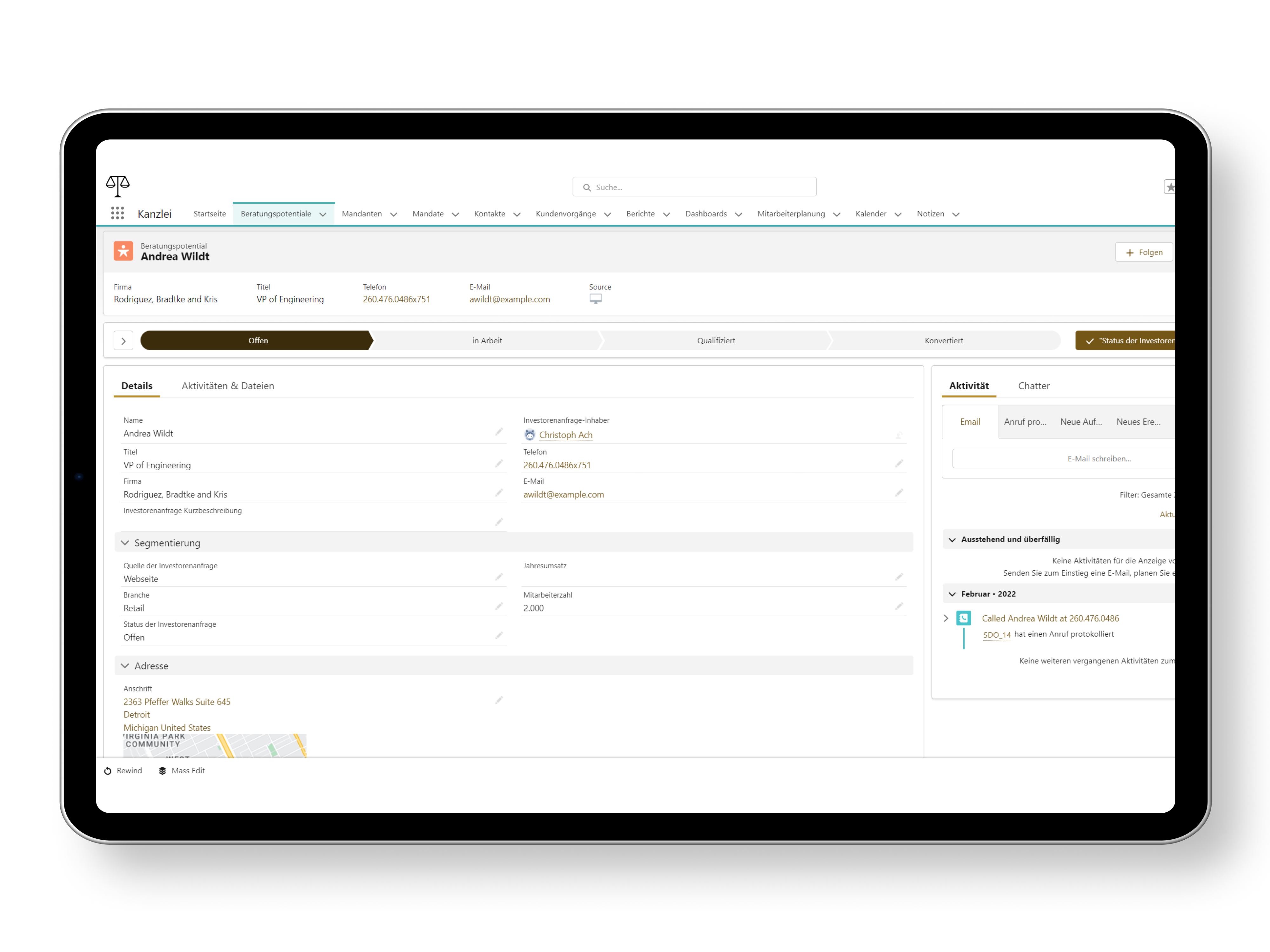 Screenshot of a Salesforce screen showing a consulting potential including the most important sales data and phases. In addition, activities such as logged calls are listed on the right side.