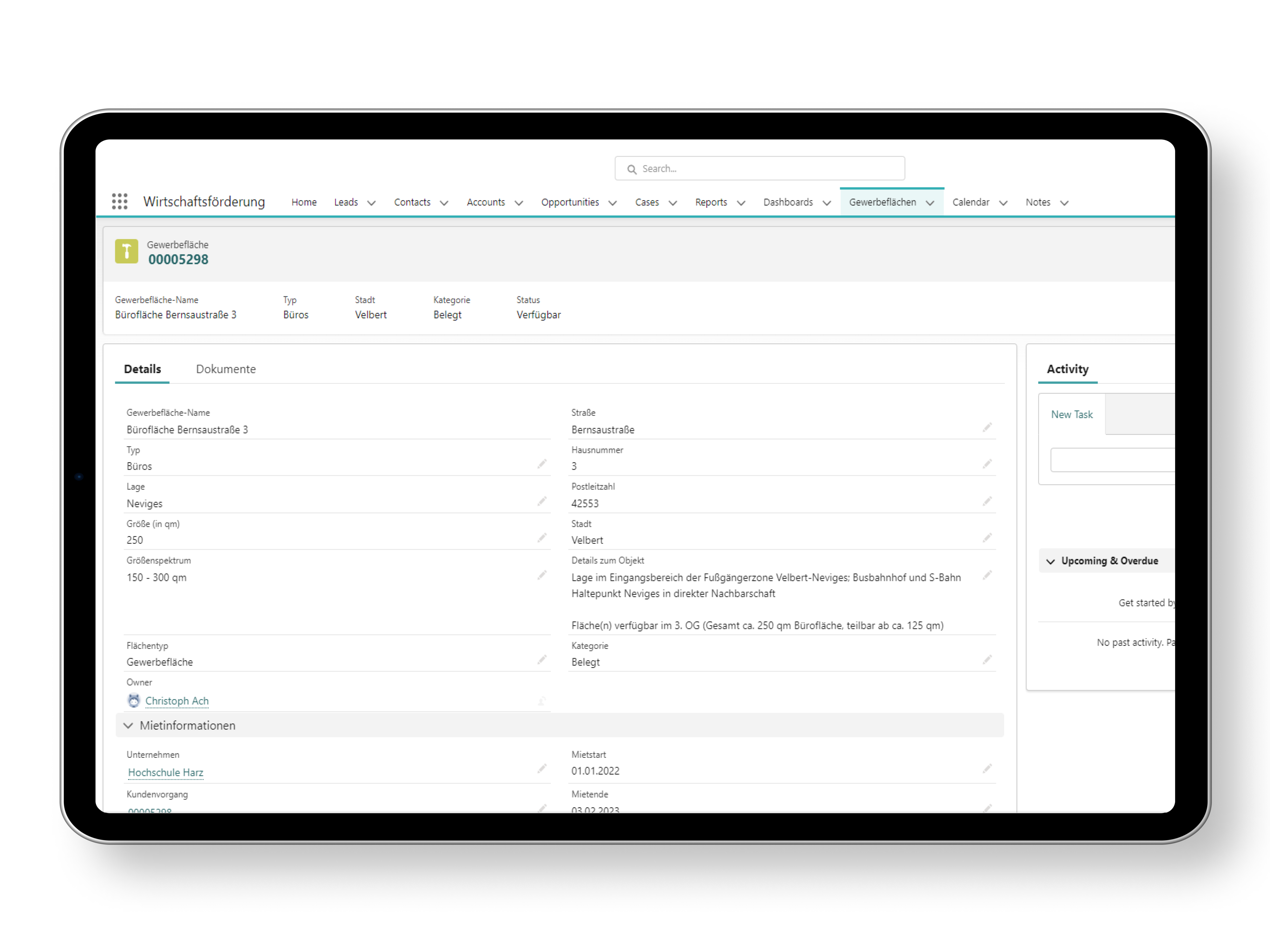 Screenshot of the Salesforce screen showing a commercial space including documents and the most important details.