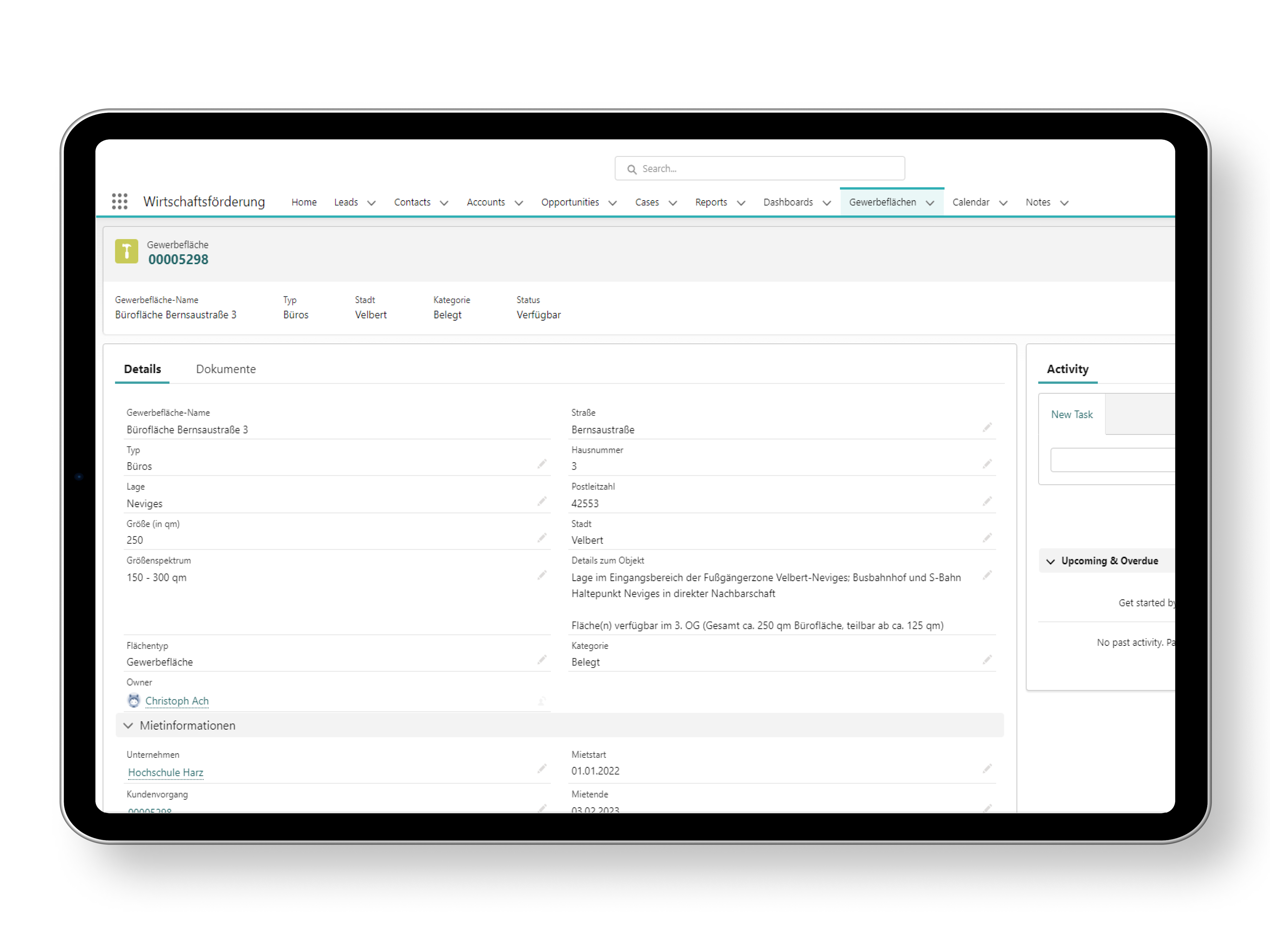 Screenshot of the Salesforce screen showing a commercial space including documents and the most important details.