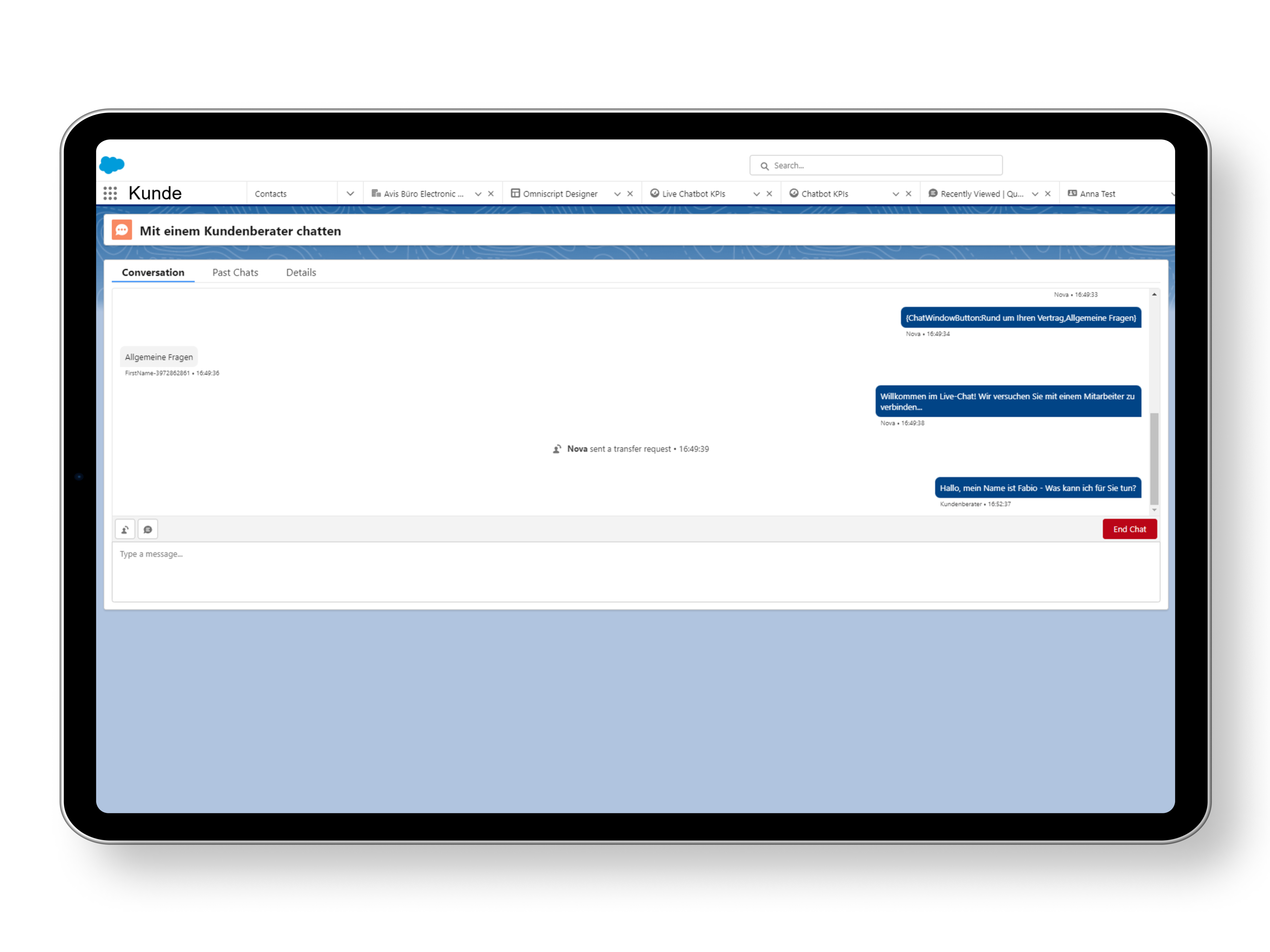 Der Screenshot zeigt die Salesforce-Maske, auf dem ein Chatverlauf dargestellt ist. Es handelt sich hierbei um die Live-Chat-Funktion der Energy & Utilities Cloud. 