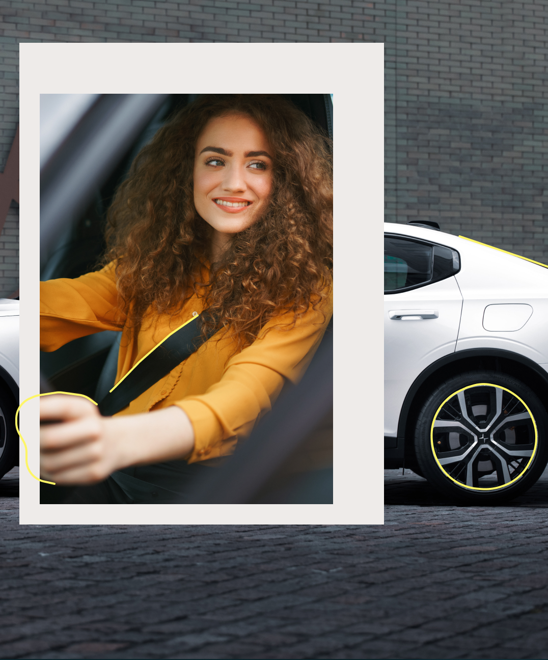 Modische Frau läuft vor Auto