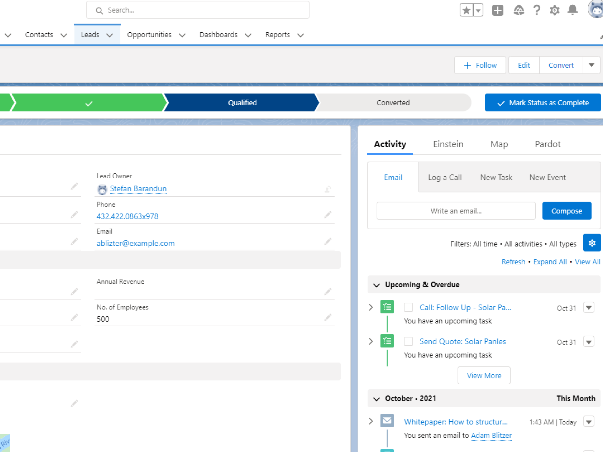 Screenshot eines Leads innerhalb der Salesforce Oberfläche. Zu sehen sind die dazugehörigen Aktivitäten, wie To-Dos und E-Mails.