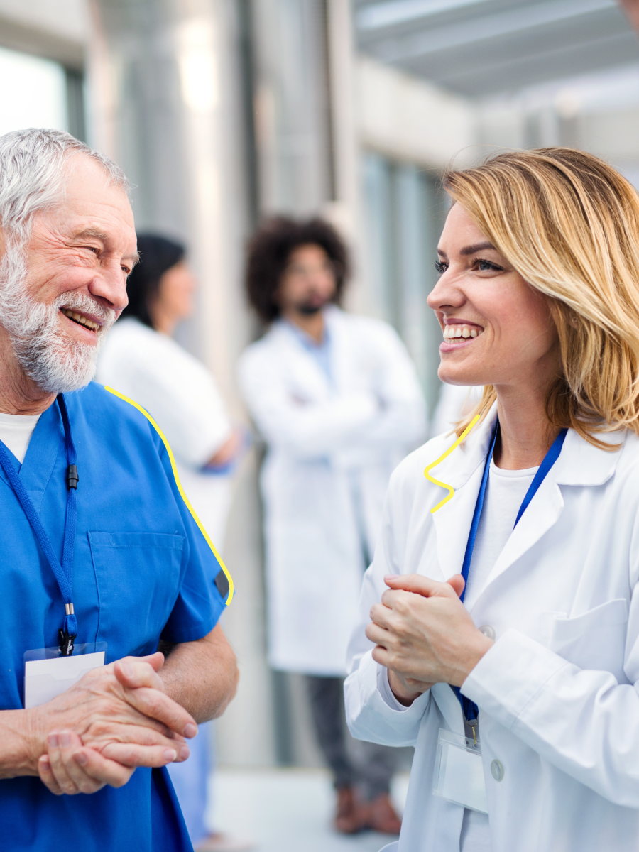 Zwei Mediziner unterhalten sich