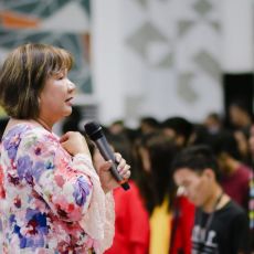 Cristina Sosso praying at the Prophetic Conference in General Santos City.